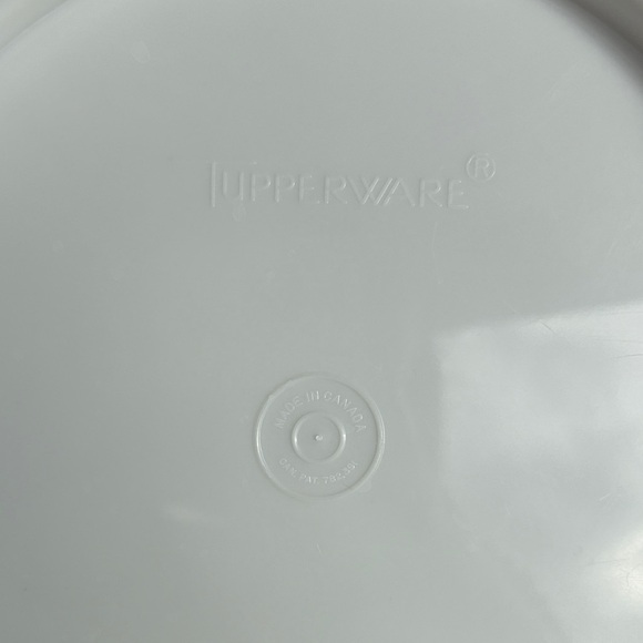 Tupperware Mint Green and White Jello-Ring - Picture 4 of 6